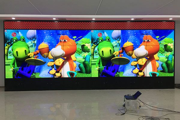 一套完整的液晶拼接屏方案該如何配置？