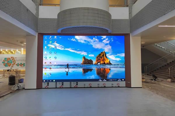 LED全彩屏有哪些特點(diǎn)，在采購時(shí)需要注意什么