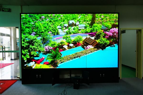 多媒體會議室用投影機好，還是液晶拼接屏好？