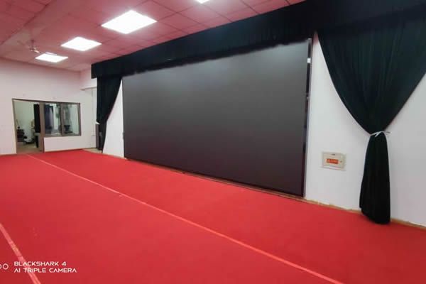 舞臺(tái)大屏哪種好，舞臺(tái)背景墻LED顯示屏設(shè)計(jì)方案