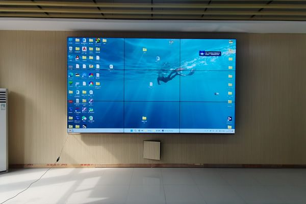 多臺電腦信號是怎樣在拼接屏上同時顯示的？