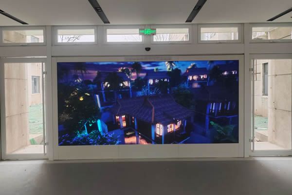 酒店使用LED顯示屏好，還是液晶拼接屏好？