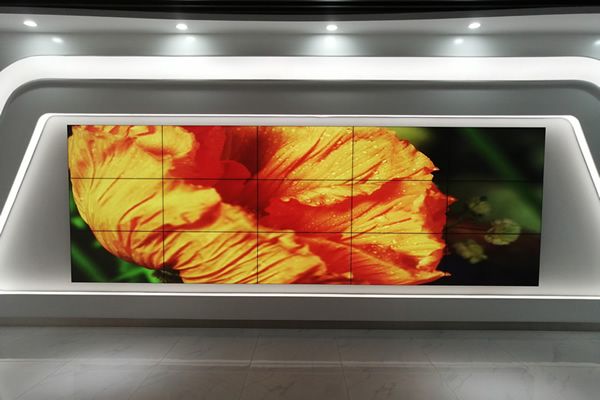 網(wǎng)絡(luò)直播間背景墻用液晶拼接屏好，還是LED顯示屏好？