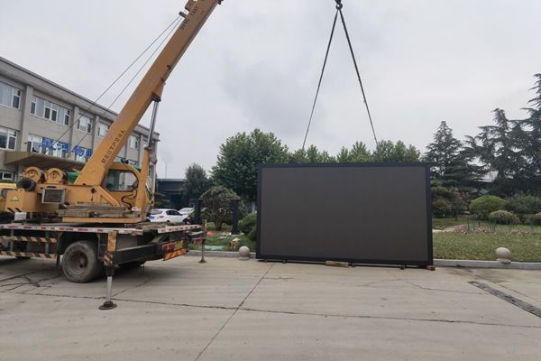 廣場LED大屏用哪種規(guī)格？