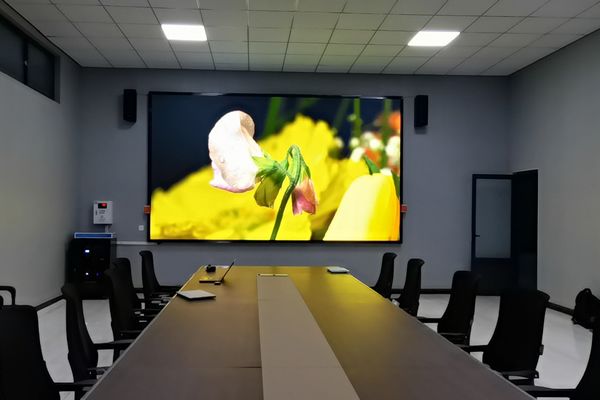 會議室用LED屏幕還是拼接屏幕好？